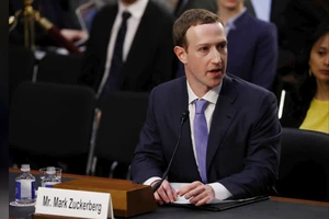 Giám đốc điều hành (CEO) mạng xã hội Facebook Mark Zuckerberg trong buổi điều trần. Ảnh: REUTERS