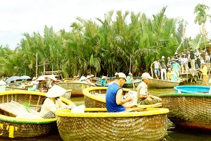 Thoát nghèo nhờ... chèo thúng