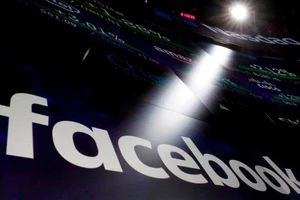 Facebook biến bài đăng riêng tư của 14 triệu người dùng thành "công khai". Ảnh: AP