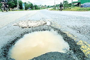 “Dải lụa” qua Tây Nguyên chắp vá nhiều nơi