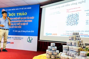 TS Đỗ Hữu Quyết giới thiệu keo DSA trước các nhà khoa học