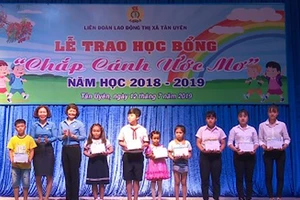 Tiếp nhận hồ sơ xét học bổng “Chắp cánh ước mơ”