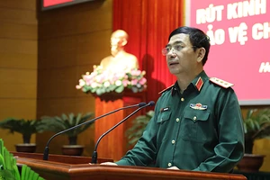 Thượng tướng Phan Văn Giang phát biểu tại hội nghị. Ảnh: BQP