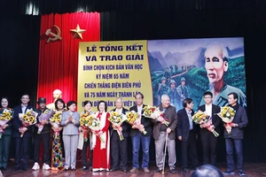 Trao giải thưởng kịch bản văn học kỷ niệm các ngày lễ lớn