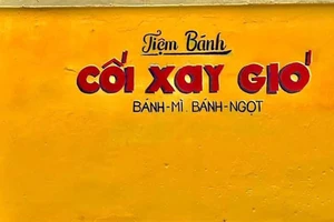 Bức tường màu vàng nổi tiếng của tiệm bánh Cối xay gió từng là điểm check -in của nhiều bạn trẻ