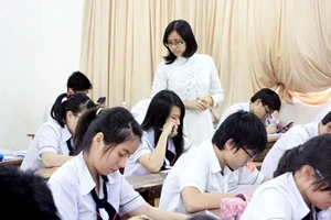 Nghiên cứu bài học hay diễn kịch?