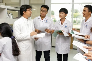 Sinh viên ngành Dược học Trường ĐH Nguyễn Tất Thành trong giờ học