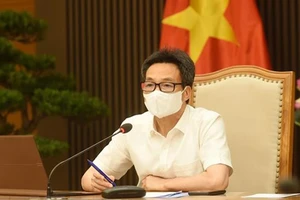  Phó Thủ tướng Chính phủ Vũ Đức Đam, Trưởng Ban Chỉ đạo Quốc gia phòng, chống dịch COVID-19, chủ trì cuộc họp trực tuyến. Ảnh: TTXVN