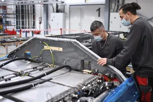 Nhân viên làm việc tại một nhà máy ở Herten, miền tây nước Đức, ngày 3-3-2022