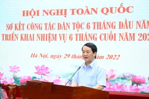 Bộ trưởng, Chủ nhiệm Ủy ban Dân tộc Hầu A Lềnh phát biểu khai mạc hội nghị. Ảnh: TTXVN