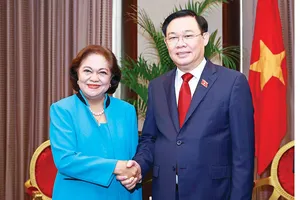 Chủ tịch Quốc hội Vương Đình Huệ tiếp bà Agnes Devanadera, Chủ tịch Tập đoàn phát triển Đặc khu Clark. Ảnh: TTXVN