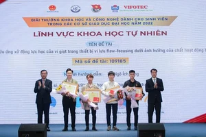 Trao giải thưởng KHCN dành cho sinh viên