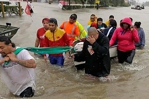 Biến đổi khí hậu là một trong những thách thức toàn cầu. Trong ảnh: lũ lụt ở Philippines gây nhiều thiệt hại về người và của