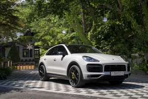 Mẫu xe Cayenne của Porsche bị thu hồi do lỗi phần mềm điều khiển. Nguồn: The Korea Herald