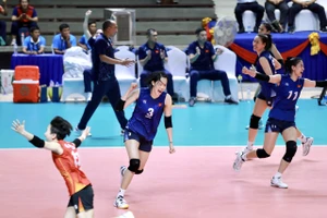Niềm vui chiến thắng của đội tuyển bóng chuyền nữ Việt Nam. Ảnh: DŨNG PHƯƠNG 