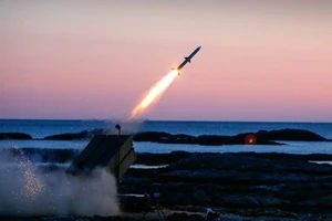 Hệ thống NASAMS khai hỏa trong một đợt thử nghiệm. Ảnh: RAYTHEON