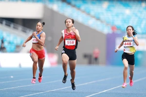 VĐV Trần Thị Nhi Yến (558) trên đường chạy tại SEA Games 32. Ảnh: DŨNG PHƯƠNG