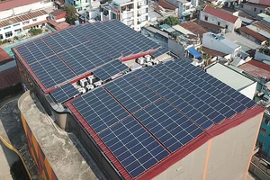 Giảm gần 15 tấn CO2 /năm từ phát triển năng lượng mặt trời mái nhà