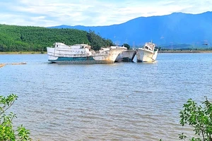 Tàu bỏ không gây cản trở luồng lạch