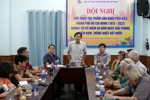 Hội nghị Giới thiệu tác phẩm sân khấu tiêu biểu TPHCM (1975-2023) nhận được nhiều ý kiến đóng góp của các nghệ sĩ sân khấu lão thành. Ảnh: THÚY BÌNH.