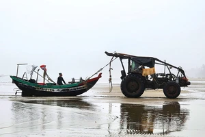 Máy kéo tàu thuyền