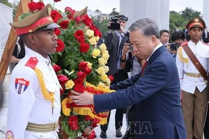 Tổng Bí thư, Chủ tịch nước Tô Lâm đặt vòng hoa tại Đài tưởng niệm Anh hùng dân tộc Cuba Jose Marti