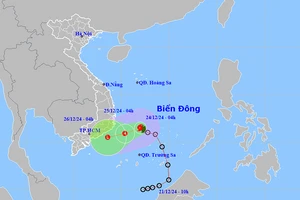 Bão số 10 giật cấp 10 đổi hướng di chuyển phức tạp