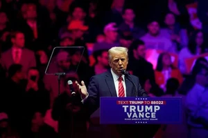 Tổng thống đắc cử Mỹ Donald Trump phát biểu tại nhà thi đấu Capital One Arena. Ảnh: Bloomberg