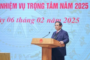 Thủ tướng Phạm Minh Chính, Chủ tịch Ủy ban quốc gia về chuyển đổi số chủ trì phiên họp lần thứ 10 của ủy ban. Ảnh: VGP