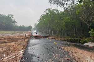 TP Bến Cát, Bình Dương: Thăm hỏi người bị thương do đường sạt lở