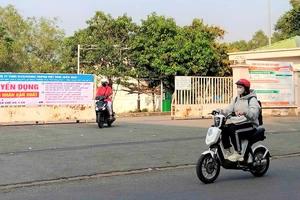 Các doanh nghiệp treo nhiều băng rôn tuyển lao động tại Trung tâm Giới thiệu việc làm tỉnh Đồng Nai nhưng rất ít người liên hệ việc làm