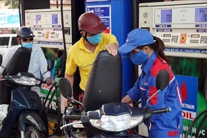 Kinh doanh xăng dầu. Ảnh: DMS