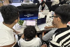 Lập trình viên của Công ty Pila tìm hiểu về nền tảng Blockchain quốc gia