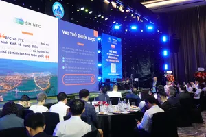 Hội nghị do Ban Quản lý Khu công nghệ cao và các khu công nghiệp Đà Nẵng phối hợp với Tập đoàn Alphanam tổ chức với hơn 200 đại biểu. Ảnh: XUÂN QUỲNH