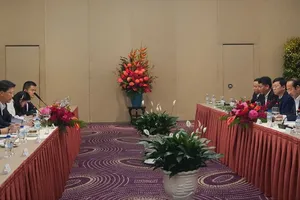 Buổi làm việc giữa Ủy ban Kiểm tra Thành ủy TPHCM (bên phải) và Đoàn công tác Ủy ban Kiểm tra Kỷ luật Tỉnh ủy Hải Nam, Trung Quốc.