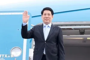 Chủ tịch nước Lương Cường lên đường dự Tuần lễ cấp cao APEC 2025