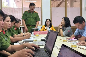 Đại tá Nguyễn Đình Dương, Phó Giám đốc Công an TPHCM phát biểu tại hội nghị. Ảnh: THANH HIỀN