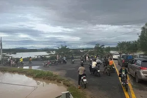 Nhiều nơi ở tỉnh Gia Lai đang bị chia cắt vì ngập nước