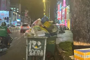 Rác thải sinh hoạt tại phường Bàn Cờ, TPHCM. Ảnh: THANH HIỀN