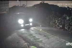 Ảnh cắt từ video nhóm đối sử dụng ô tô trộm chó do người dân cung cấp