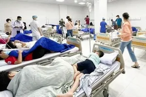 Một vụ ngộ độc thực phẩm làm nhiều người nhập viện