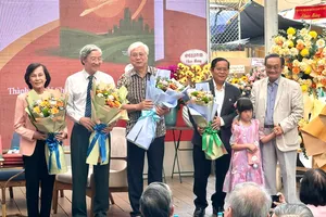 TS Trần Du Lịch ra mắt sách “Ký ức - Niềm tin & Khát vọng”: Viết về quá khứ để hướng đến tương lai