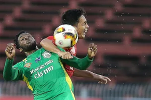 Nsi là tiền đạo “mòn” cả V-League khi chuyển qua nhiều CLB. Ảnh: Dũng Phương