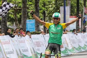 Nguyễn Đắc Thời xuất sắc bứt tốp, một mình về đích,hơn tốp 2 với thời gian 1 phút 47 giây. Ảnh: T.L