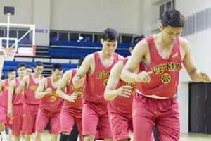 Đội tuyển bóng rổ nam Việt Nam chuẩn bị cho giải đấu khu vực. Ảnh: Thiên Hoàng 