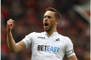 Everton muốn “rút ruột” Swansea