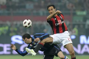 Cựu danh thủ Alessandro Nesta (phải) tin rằng thời của Milan đã qua rồi.