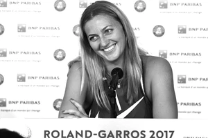 Petra Kvitova ra mắt đầy tươi tắn trong buổi họp báo trước thềm French Open 2017.
