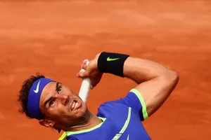 Rafael Nadal thể hiện uy lực trên sân đấu.