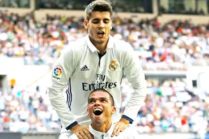 Real ruồng bỏ Pepe và bán niềm tự hào Morata.